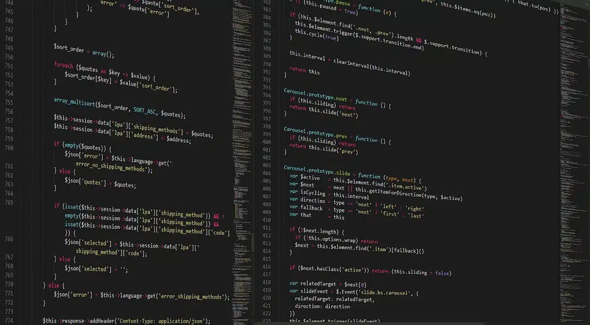 Erwachsene in Weiterbildungskurs für Programmierung und Datenkompetenzen