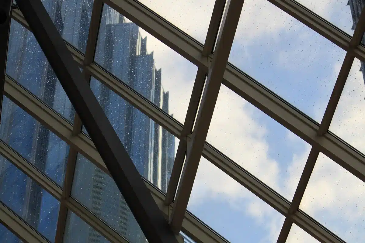 Bostons Skyline und Universitätsgebäude als Technologie‑Hotspot
